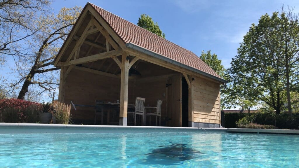 eiken bijgebouw poolhouse afgewerkt