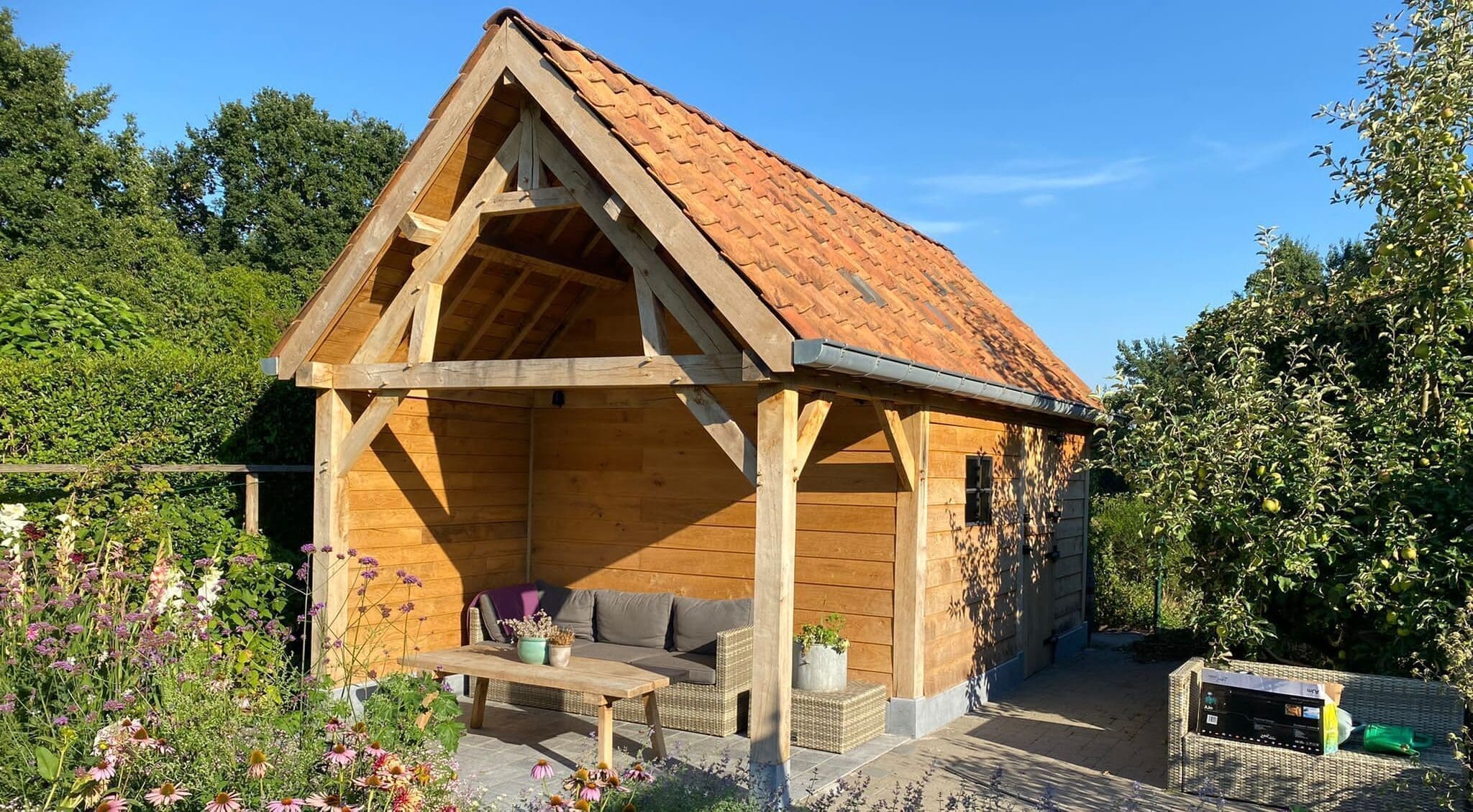 eiken bijgebouw rustiek afgewerkt